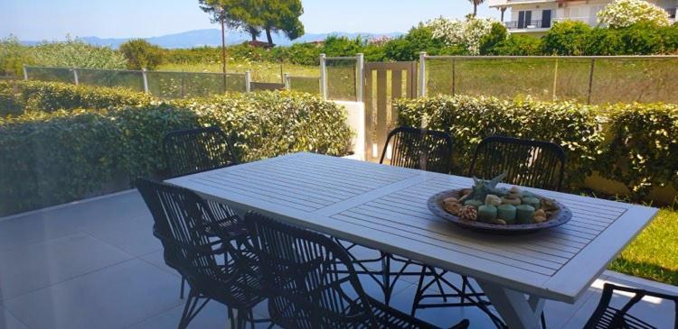 Hanioti Suite Maisonette In Front Of The Sea Bagian luar foto