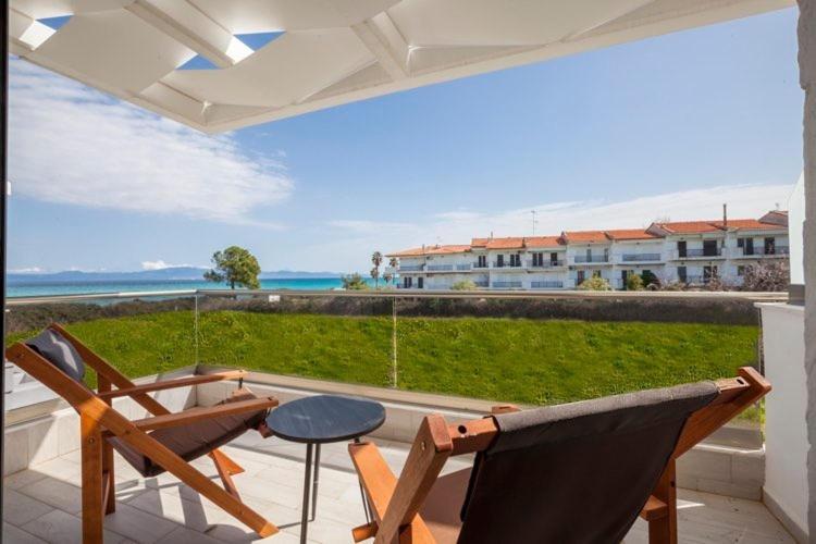 Hanioti Suite Maisonette In Front Of The Sea Bagian luar foto